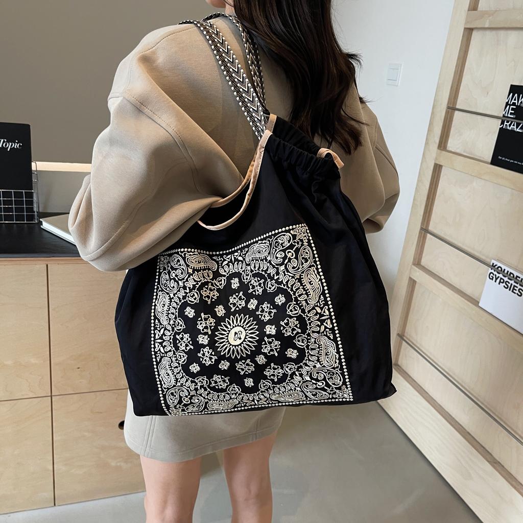 Retro Fashion Carrying Large Capacity Bag Women  New Bosnia Style Tote Bag Senior Sense Shoulder Bag