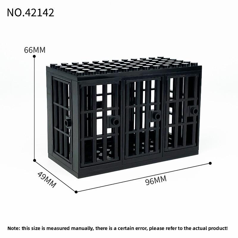Children assemble toilet blocks, scenic public toilets, small accessories, wild animal cages, educational toy sets.