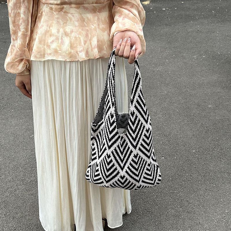 Fashion Geometric Contrast Color Handmade Knitted Handbag Women Minimalist Large Capacity Crochet Shoulder Bag