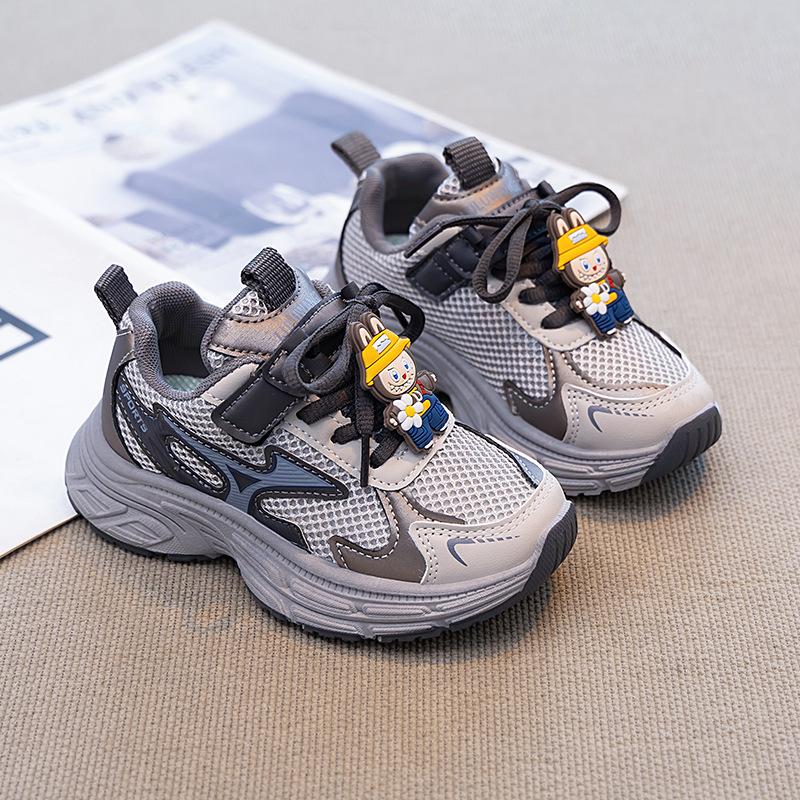 

Спортивная обувь для девочек 2025 осень новая сетчатая дышащая обувь для бега кроссовки для пап для мальчиков детская обувь на мягкой подошве повседневная обувь 26-31 yards, 6 pairs in one hand серый