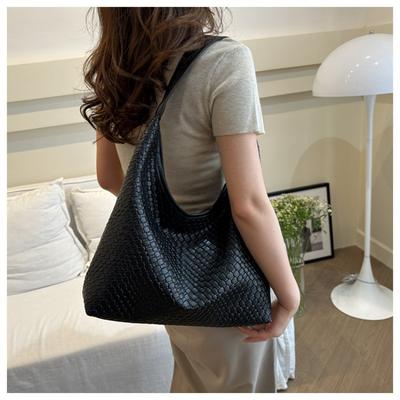 Velkokapacitní taška přes rameno módní populární tkaná jednoduchá nákupní taška pro dojíždění niche design taška pod paži