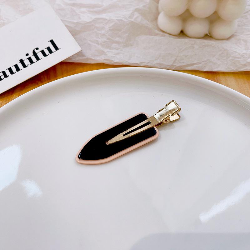 Checkerboard Black & White Plaid Hairpin: Simple, Seamless Duckbill Clip for Women