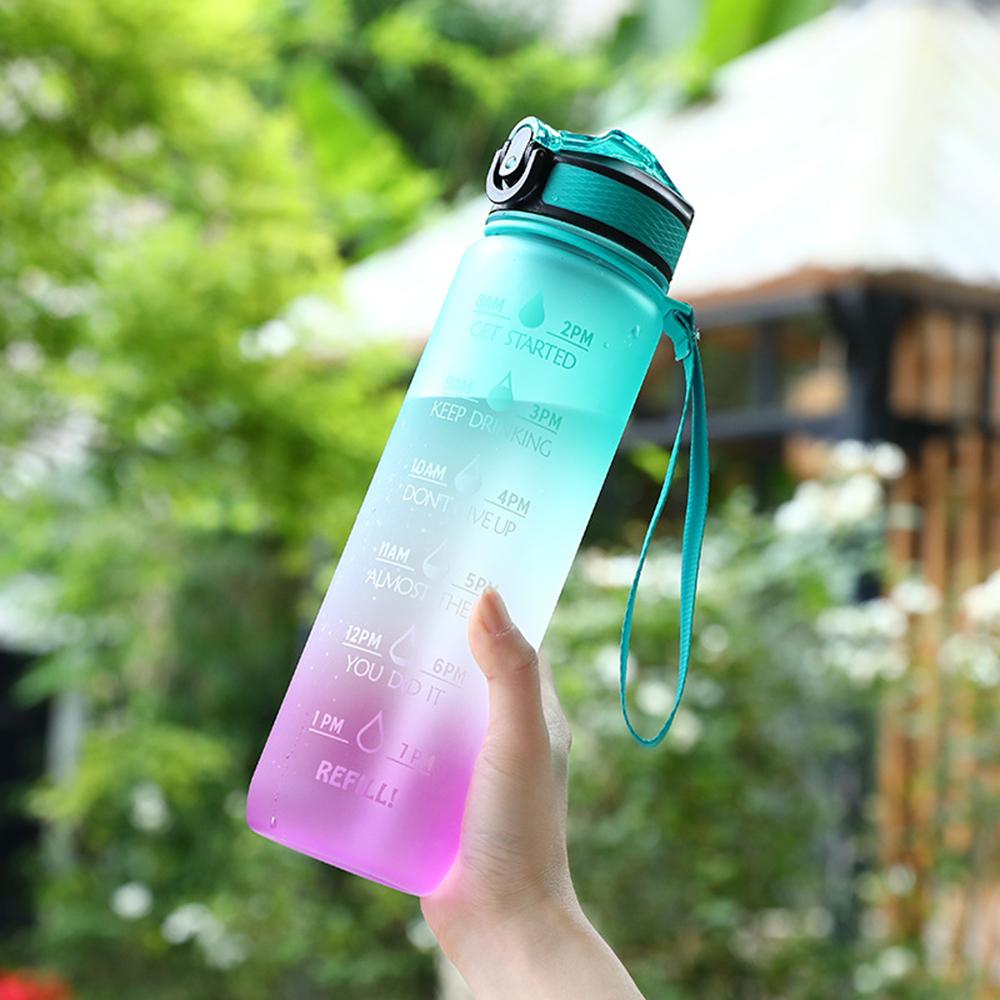 1L Wasserflasche mit Strohhalm Große Kapazität Becher mit Handschlaufe zum Reiten Auslaufsicher Trinken Outdoor Tragbar Fitnessstudio Fitness Krüge