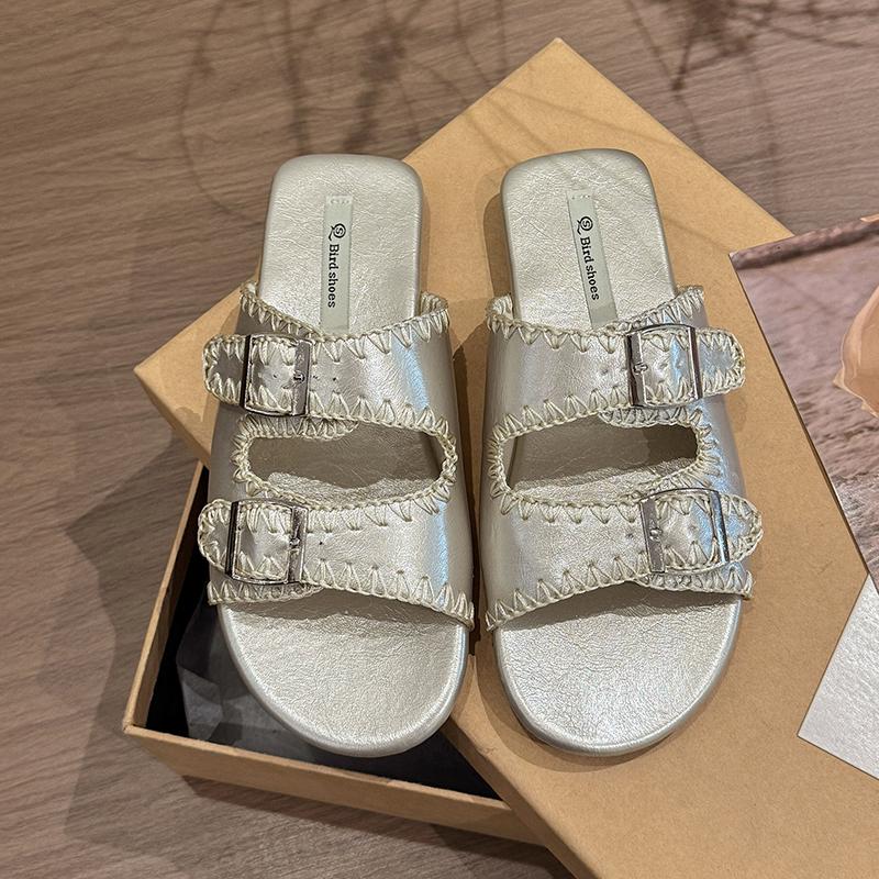 Beautiful Flat Sandals for Women To Wear In Summer 2025 New High-end Beach Flip-flops Sandals