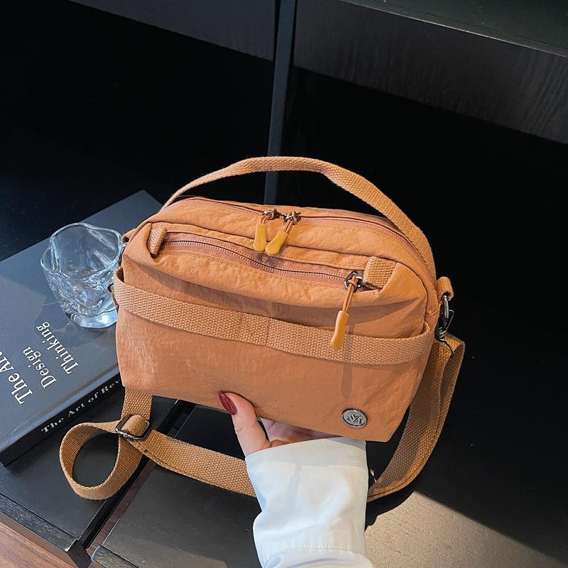 

Niche design waterproof Oxford cloth small square bag casual messenger bag versatile bag shoulder bag lightweight mobile phone bag коричневый
