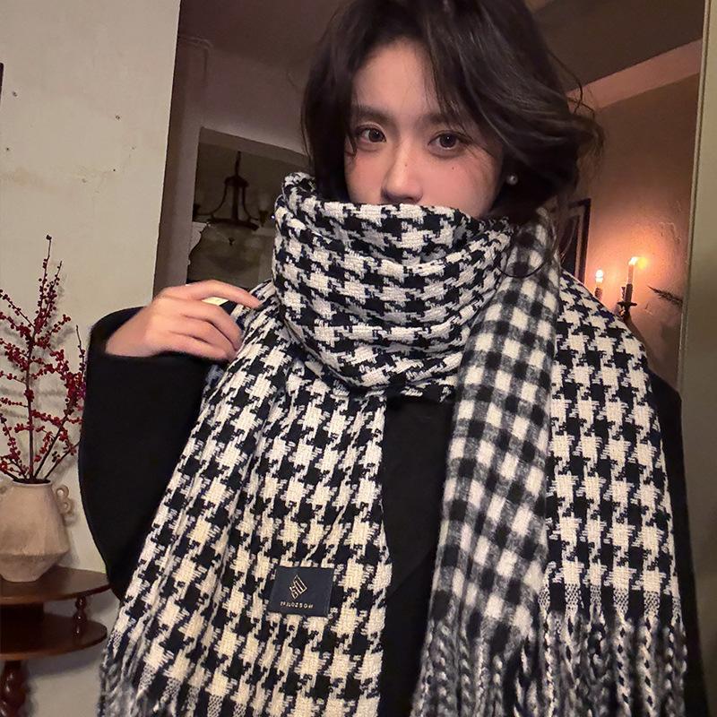 

Новый толстый клетчатый шарф из искусственного кашемира для женщин на зиму Теплая и универсальная шаль с ощущением высокого класса и мягкий и податливый шарф 200*65cm