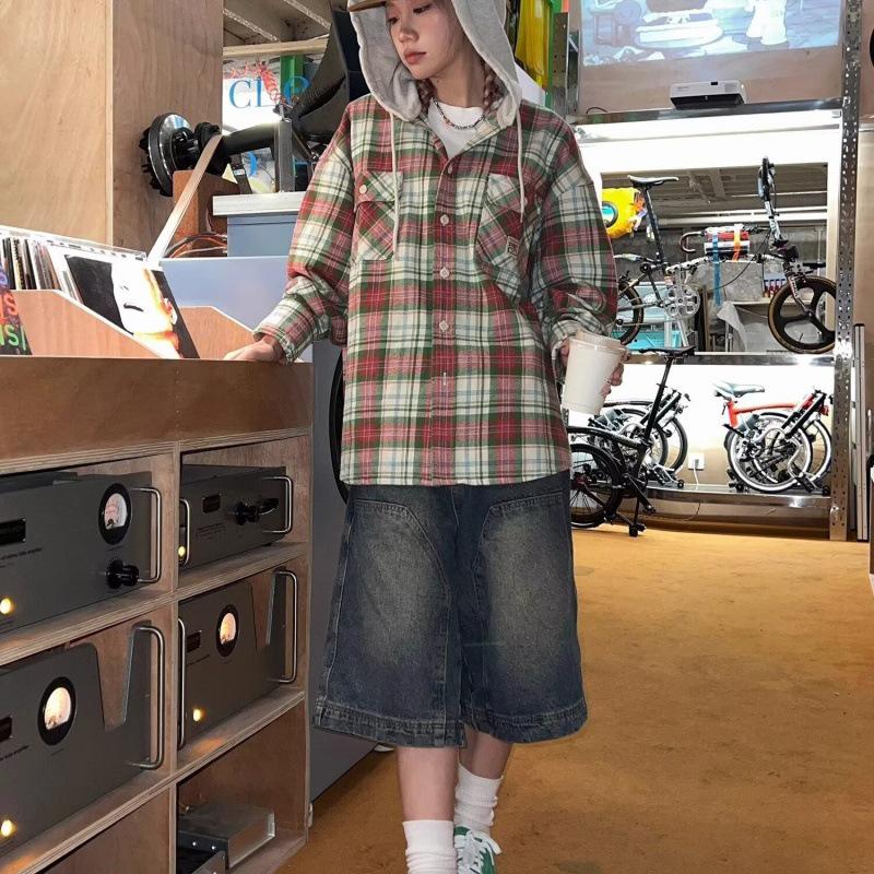 Unisex American Retro Washed Wide-Leg Denim Shorts – High Street Distressed Casual Style for Summer.