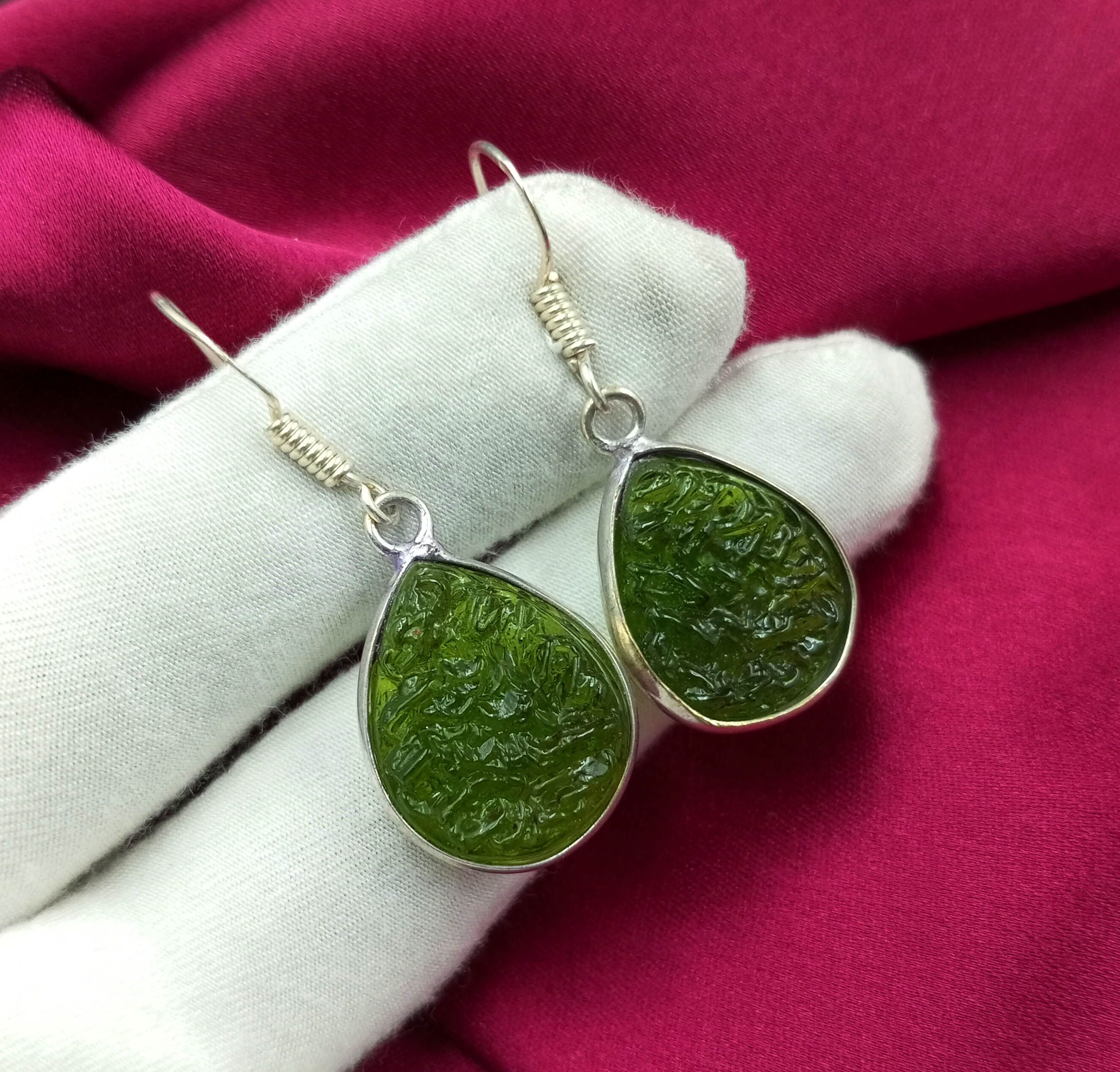 

Женские серьги-крючки с молдавитовым камнем 925 пробы с серебряным покрытием EEJ-E40