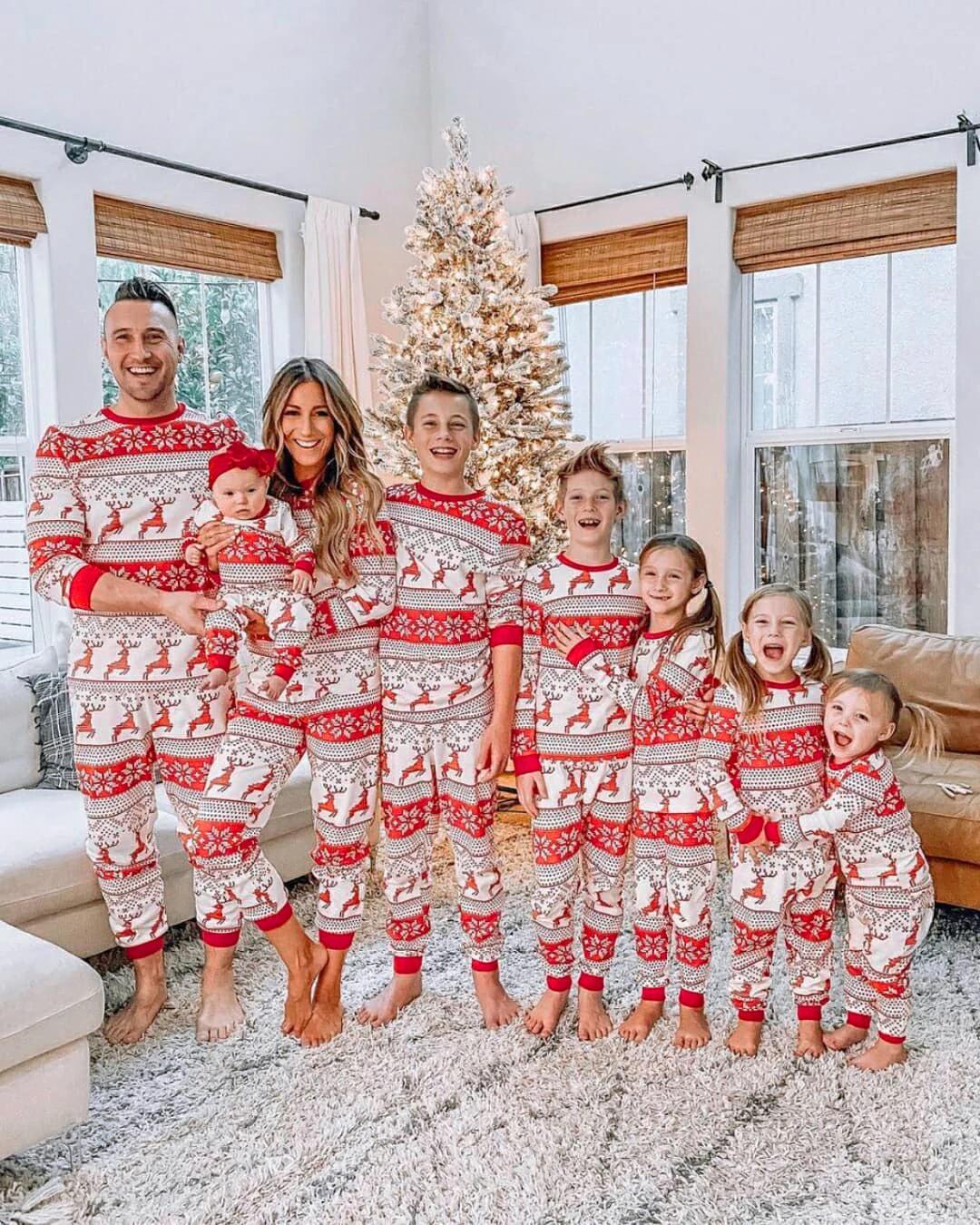 Set Pijama Crăciun Familie European & American 2025 - Haine de Casă Părinte-Copil pentru Toamnă Dog Scarf S roșu
