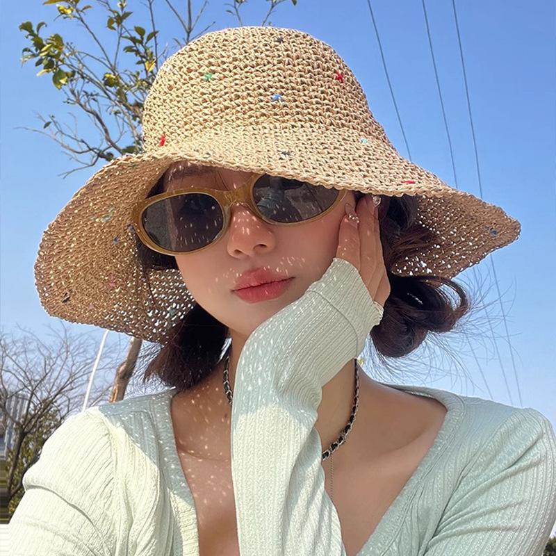 Chapeau d'été anti-UV à large bord Vacances à la plage Chapeau de paille de plage Étoiles colorées Tissage Chapeau de pêcheur Chapeau de pêcheur