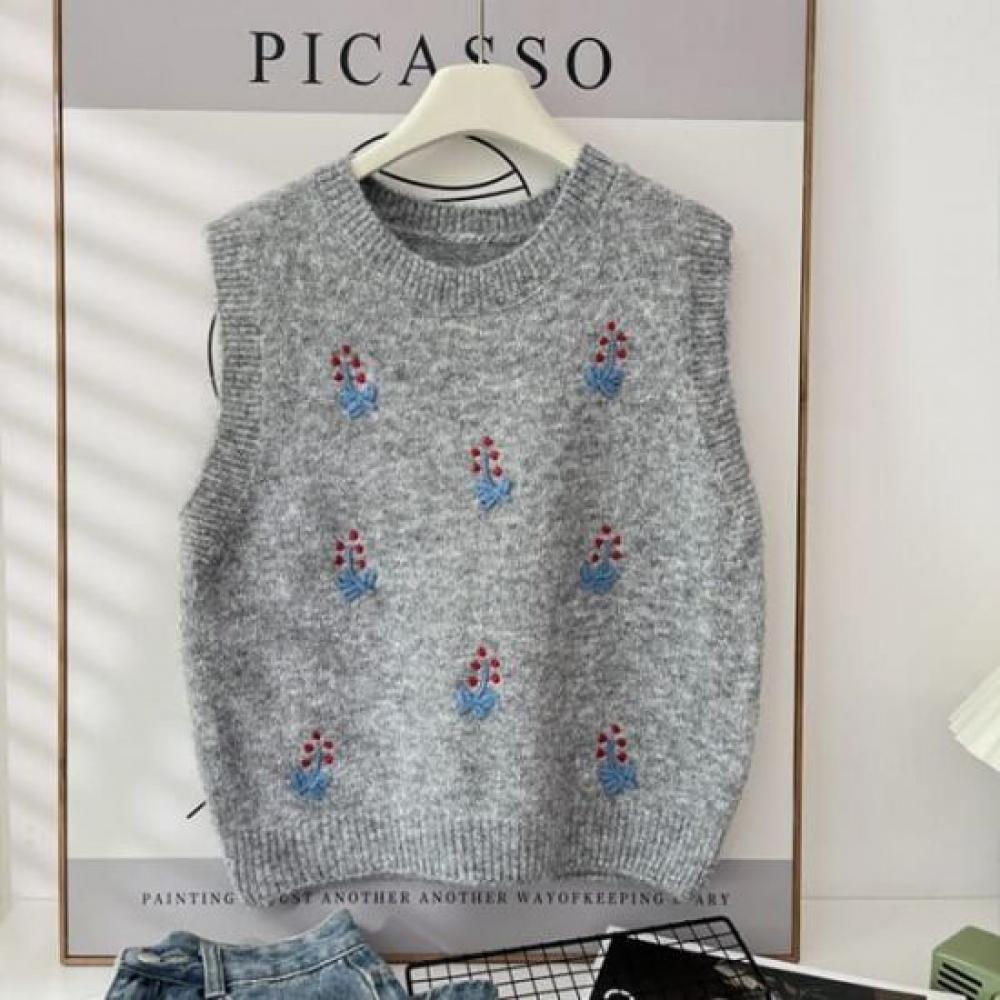 Navava Women Flower Embroidery Pattern Round Neck Knit Vest Nk3559