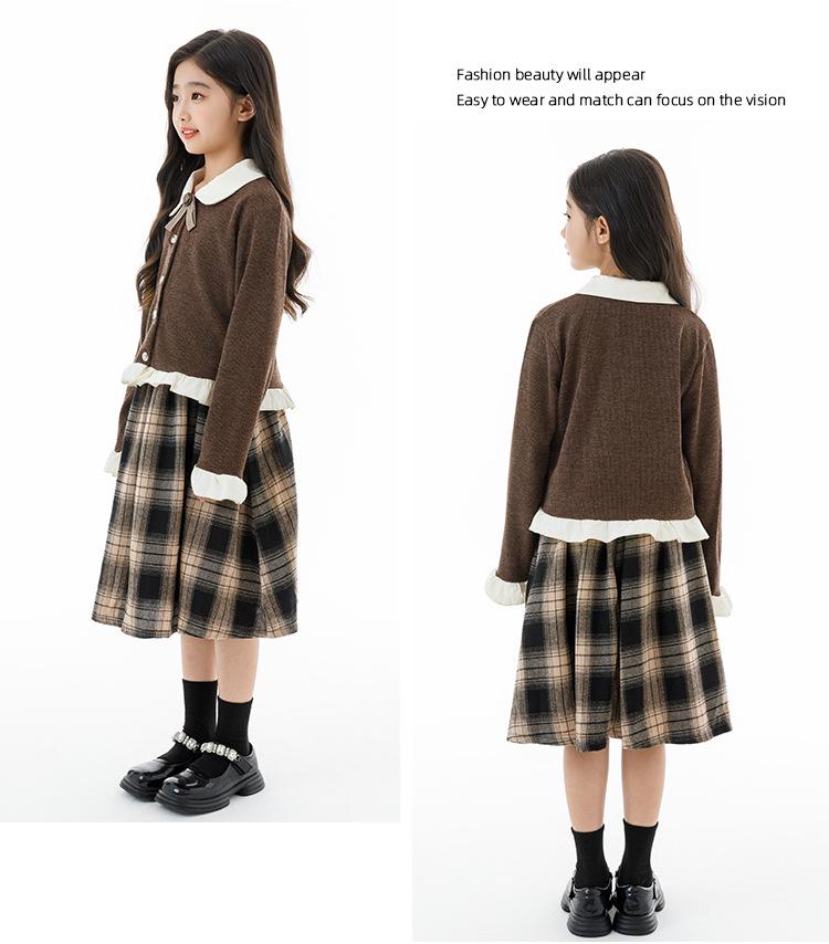 Dziewczęcy jesienny zestaw dwuczęściowy: spódnica w kratę i dziergany kardigan