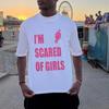 2026 Nuevo Streetwear Tendencia Slogan Manga Corta Asustado de las Chicas Estampado Gráfico Camiseta Hombres Y2K Hip Hop Unisex Ropa Oversize