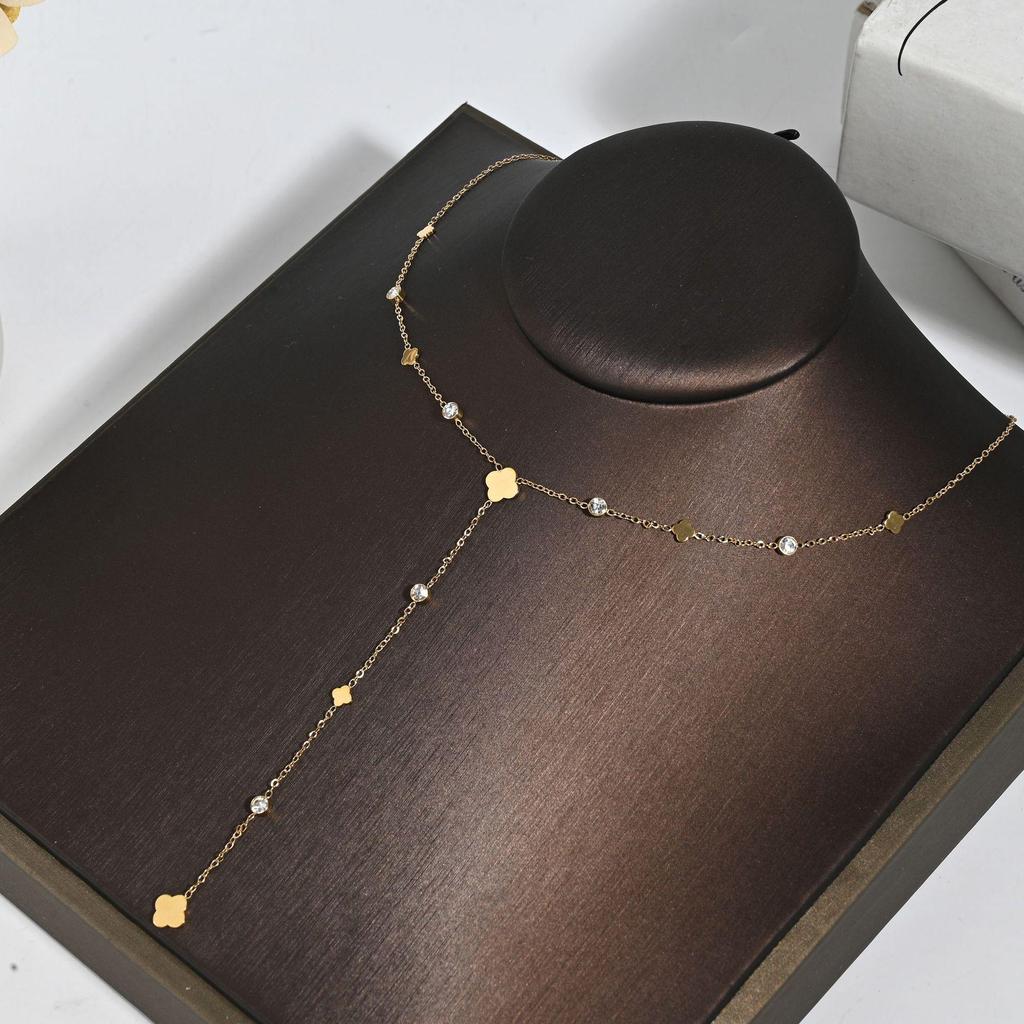 Gold Diamond-Inlaid Four-Leaf Clover Tassel Necklace – Elegant Versatile Women's Clavicle Chain
