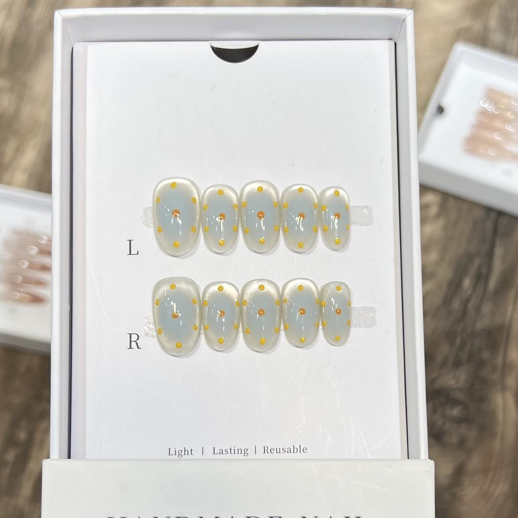 Cute Polka Dot Glass Bead Cat Eye Nail Art Piece Short Pure Hand-wearing Nail