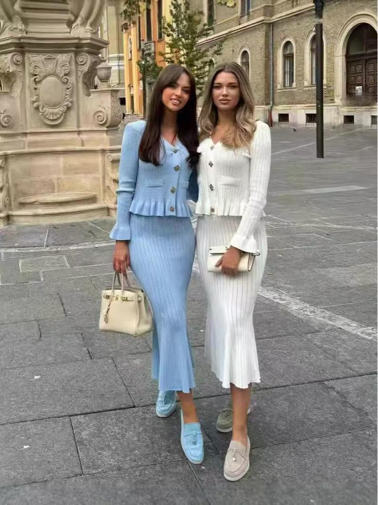 Autumn/Winter 2025 Waist-Cinching Flared Sleeve Knitted Top + Fishtail Coat Set