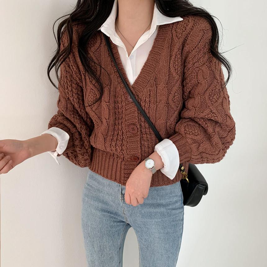 Autumn and winter new twist sweater jacket for women age-reducing and thin V-neck lantern sleeves loose knitted sweater for women