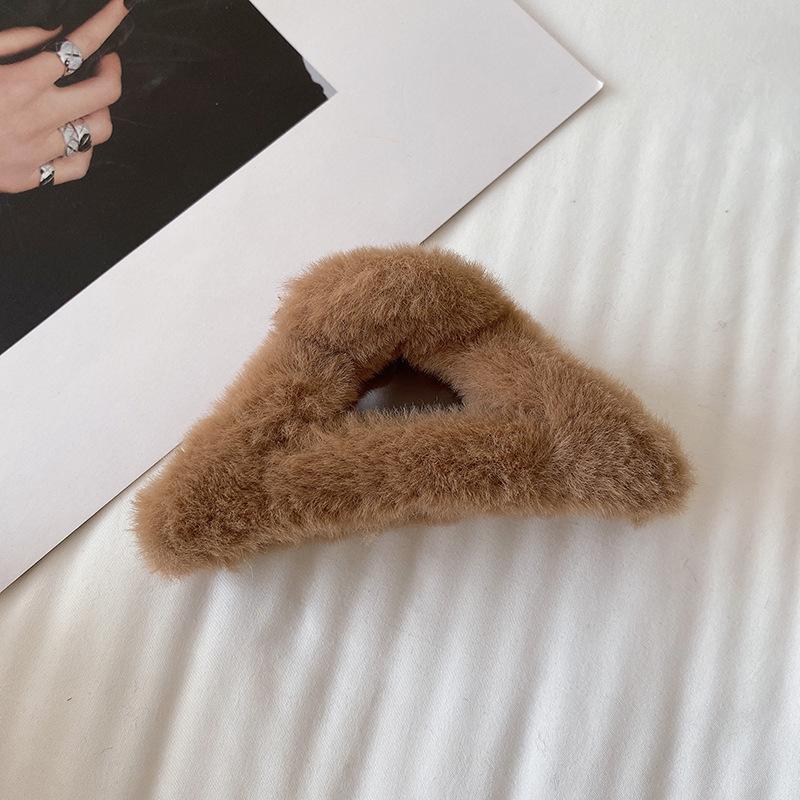 13cm New Sweet Geometric Triangle Hair Claws Vinage Plush Hair Clip Hairpins New Hair Accessories For Women Korean Hairgrip Hair Clasp