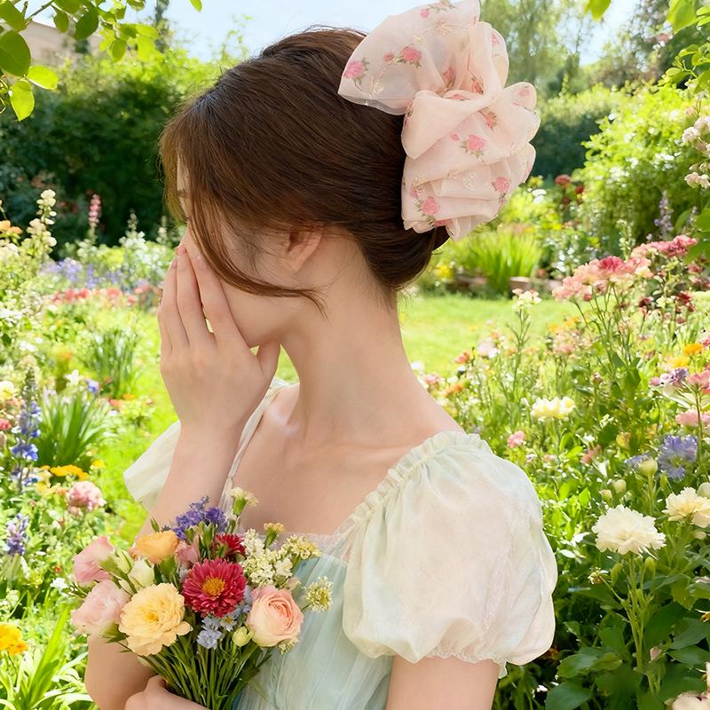 

Ethnic Style Claw Clip: Sweet & Chic Girly Hairpin for a Fresh, High-End Spring Look розовый