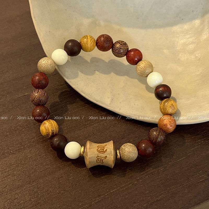 Trendy Cat Bracelet: Sweet & Cool Sandalwood Jewelry for Women