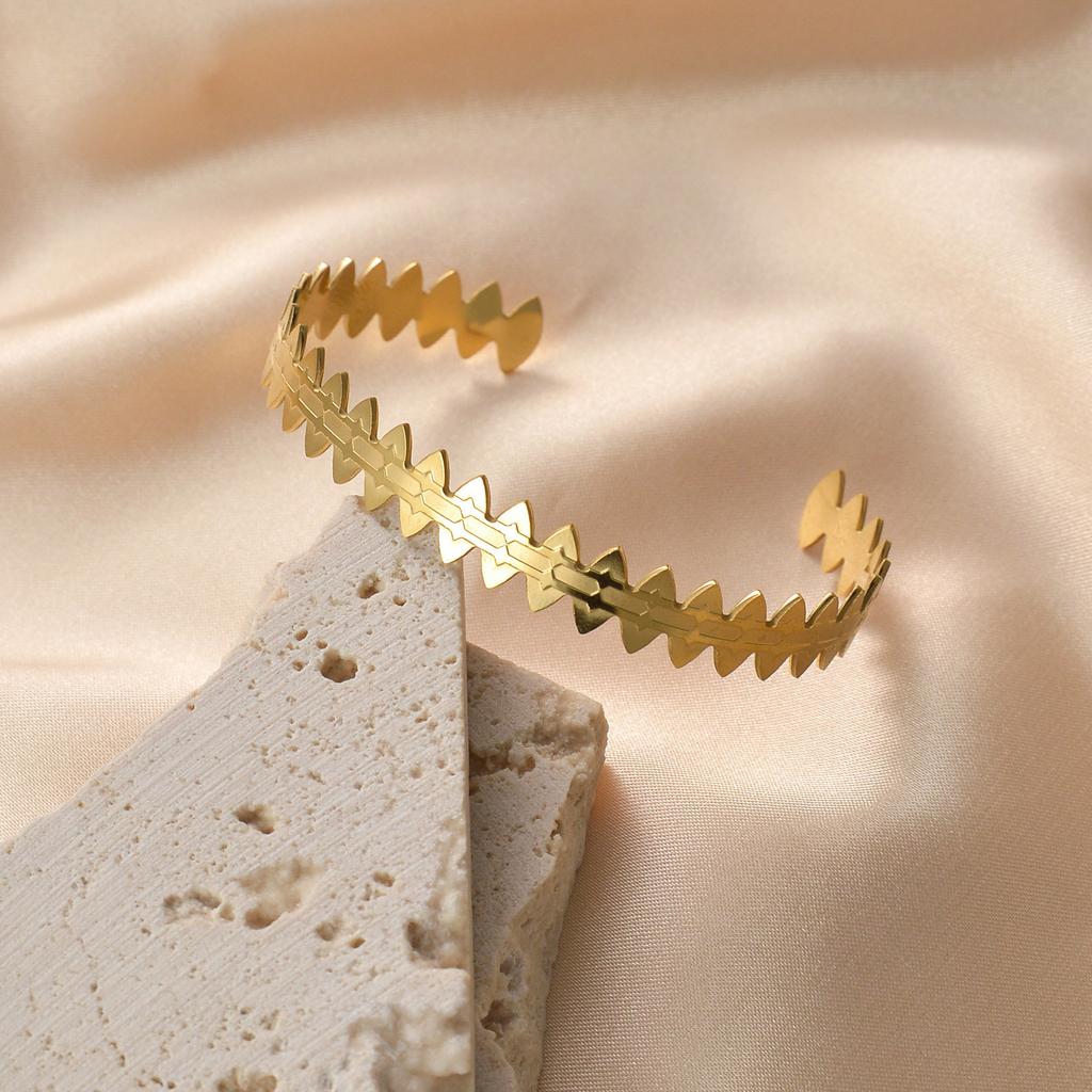 Atoztide Love Heart Charm Bracelet for Women Stainless Steel Gold Color Adjustable Vintage Bangle Pulseras Birthday Jewelry Gift