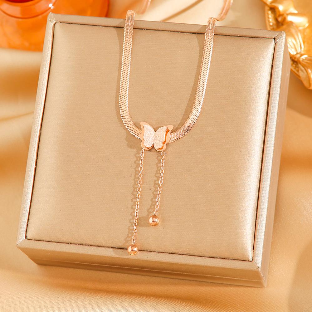 Exquisite 18K Gold-Plated Titanium Steel Necklace - Women's Clavicle Chain Jewelry, Fade-Resistant