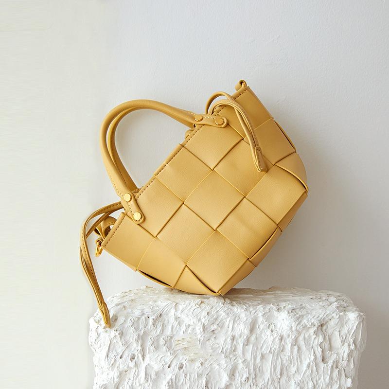 Leather woven handbag substitute square vegetable basket bag OEM niche shoulder messenger bag ODM