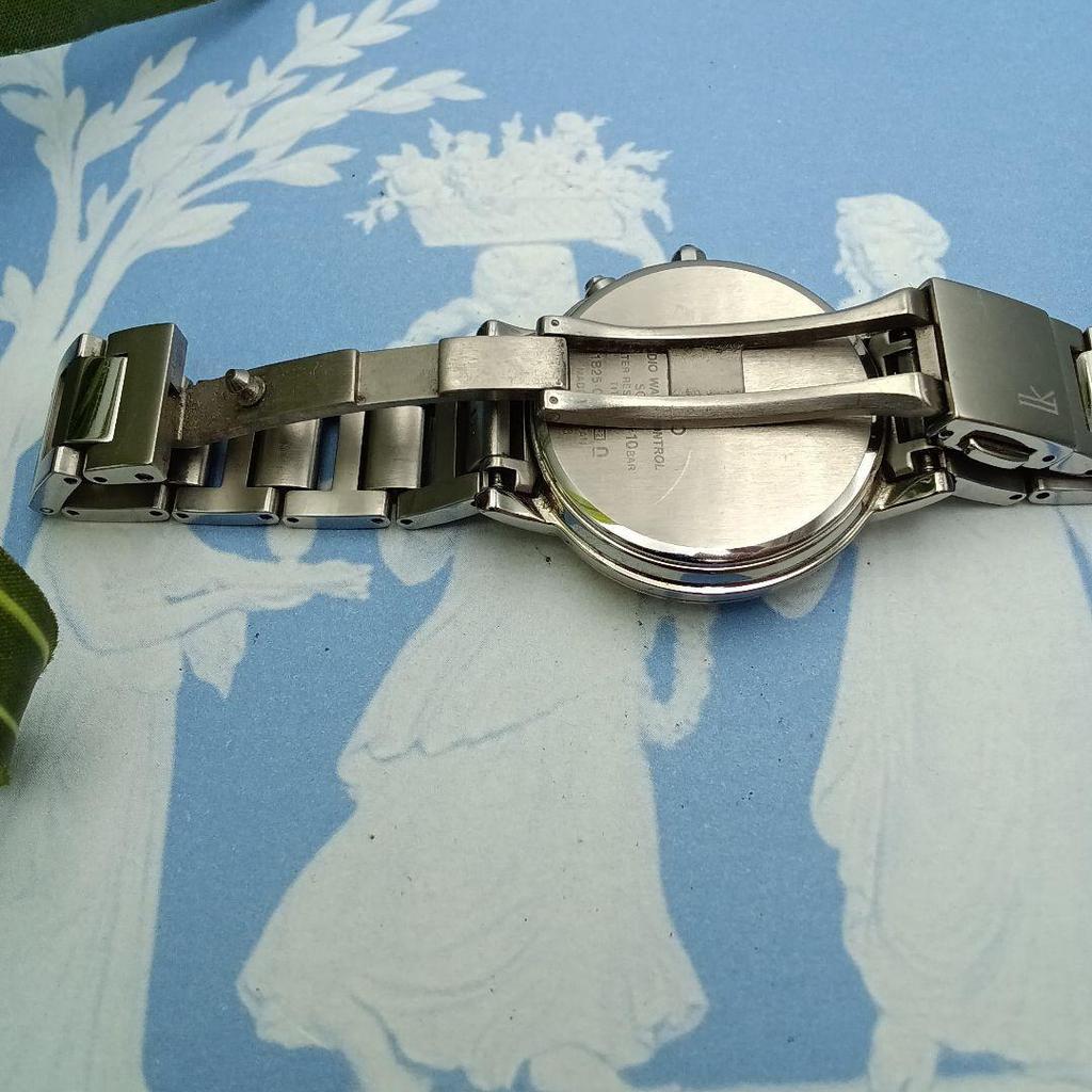 Used SEIKO LUKIA Radio Solar Titanium Ladies Watch