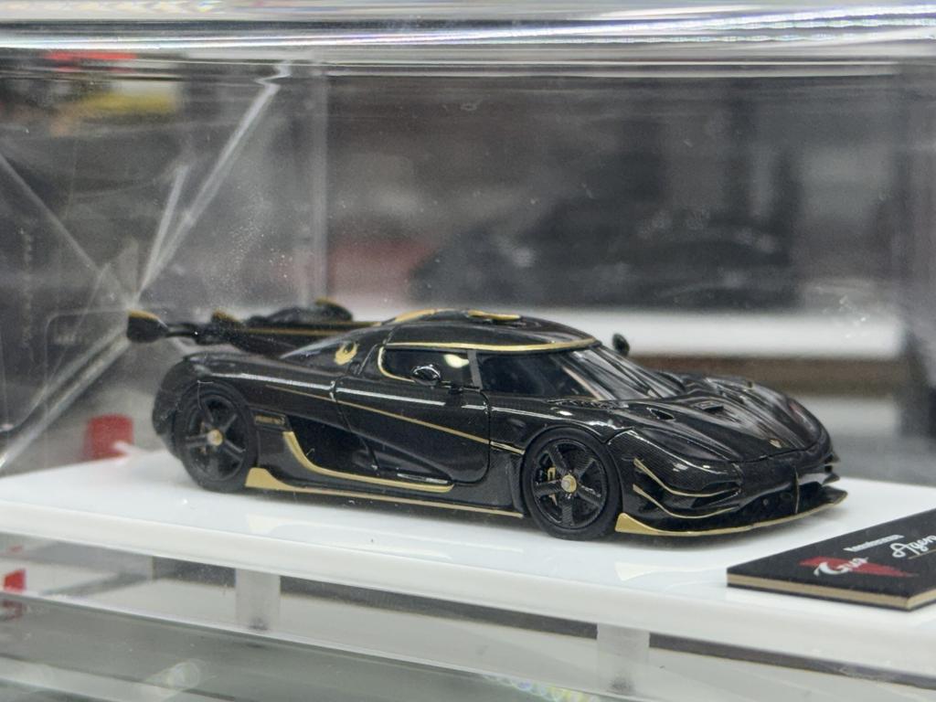 1:64, Golden Phoenix, Resin Static Miniature Simulation Car Collectible Toy Model, Adult Collectible Decorative Item.
