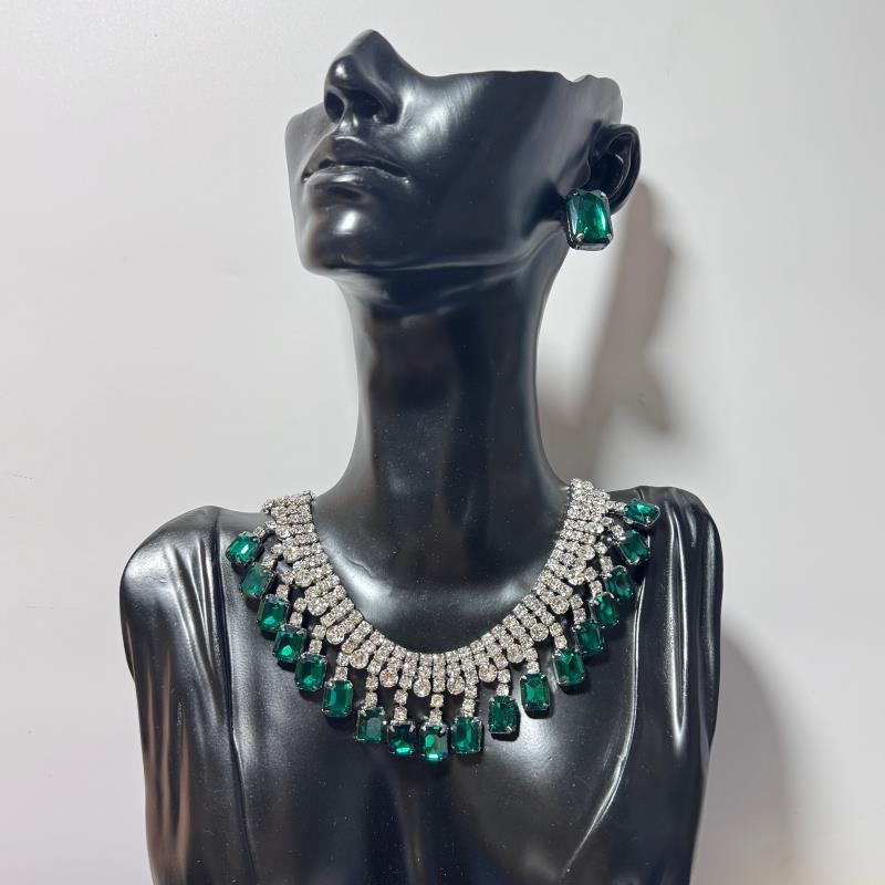 Exquisite European & American Diamond Oval Necklace & Earrings Set