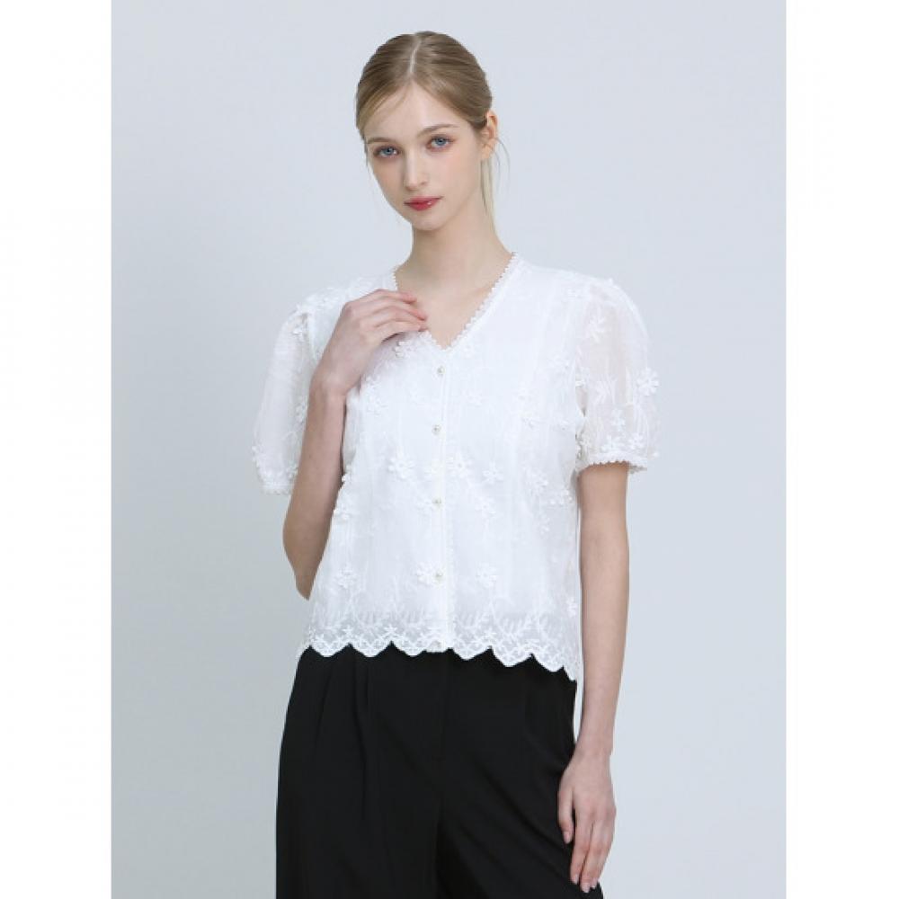 CreSSon Women S daiSy Embroidery V Neck Puff blouSe