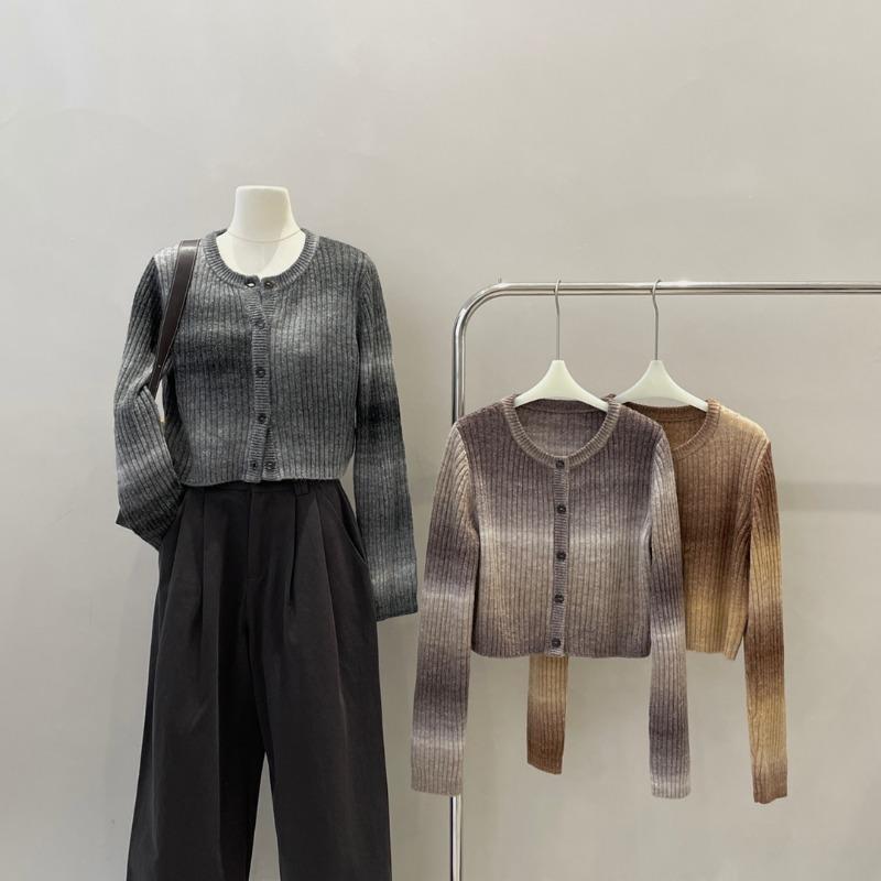 Women's Autumn and Winter Gradient Colour Round Neck Short Knitted Cardigan Jumper