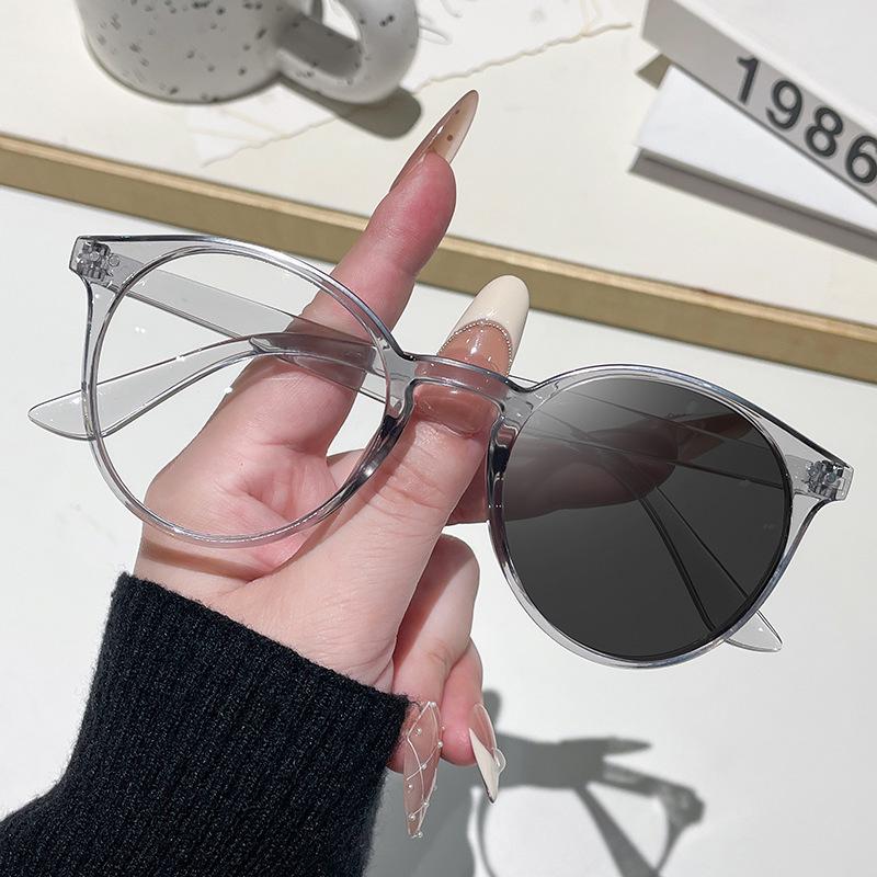 Women's Retro Round Frame Sunglasses - Classic European & American Style with UV Protection