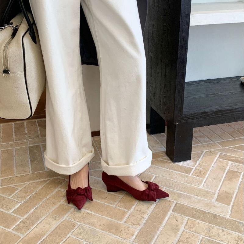 Fairy Style 2025 Autumn New Korean Version Niche Wedge Heel Light Mouth Bow Fashion Pointed Temperament Single Shoe Woman