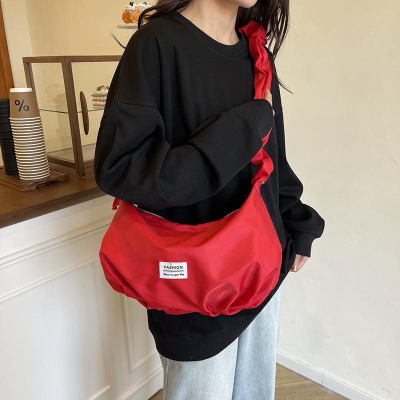 2025 spring and summer pleated dumpling bag niche nylon messenger bag women's casual loose large-capacity underarm bag