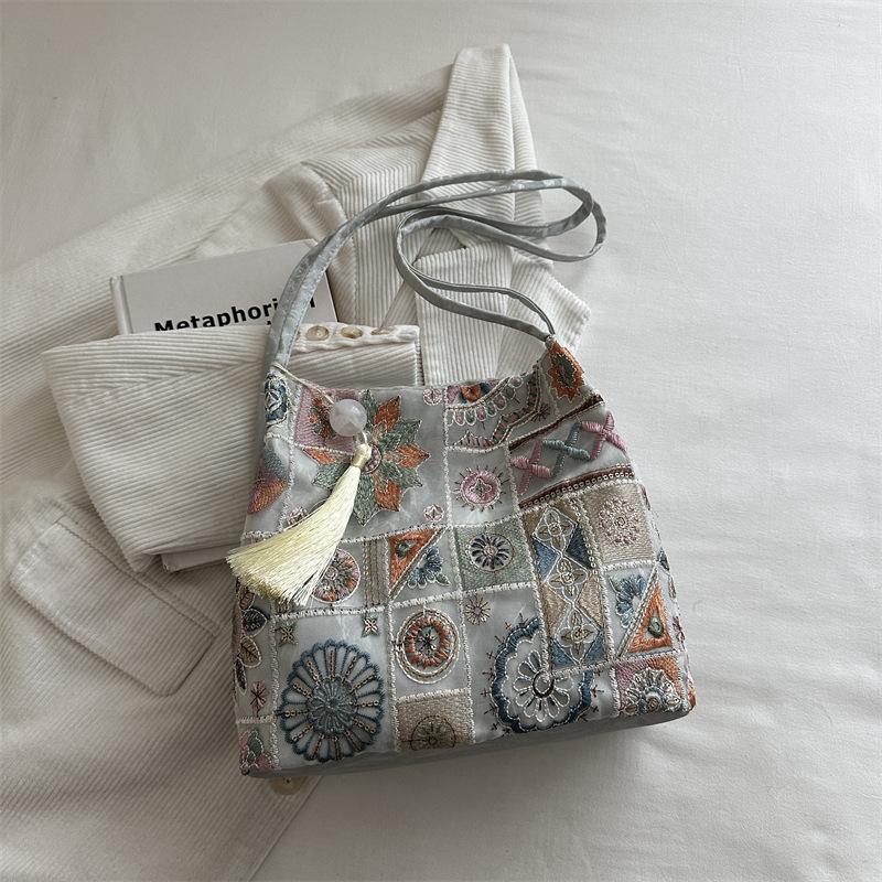 Borsa a Spalla Ricamata in Stile Etnico, alla Moda e Elegante, con Design a Tracolla Inclinata, Stile Borsa a Secchiello