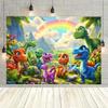 1 Stück Buntes Cartoon-Banner mit prähistorischen Dinosauriern, das freundliche Dinosaurier, tropische Vegetation, Blumen, Regenbogen und Pterodaktylen zeigt