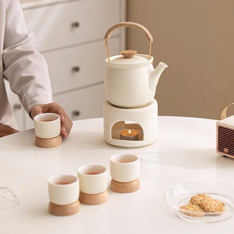 Krémově žlutá keramická elektrická konvice na čaj