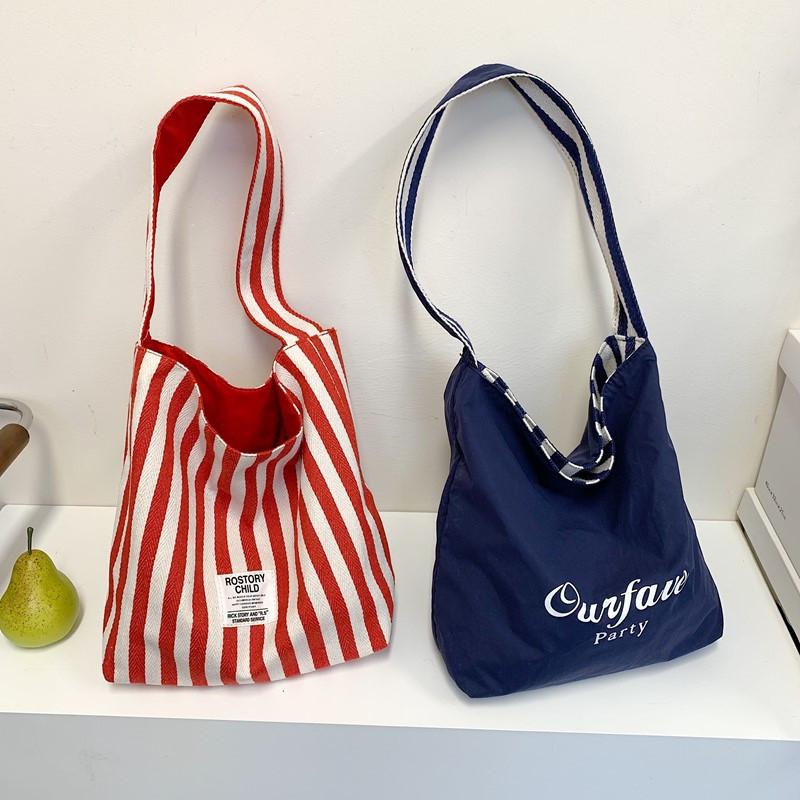 Borsa a Tote in Tela da Donna con Strisce Eleganti e Design Bicolore per l'Uso Quotidiano