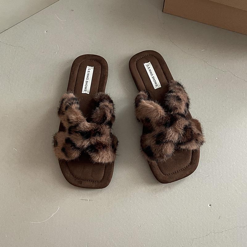 Retro cross-strapped fluffy slippers women's 2025 autumn new fashion square head temperament casual open-toed flat slippers