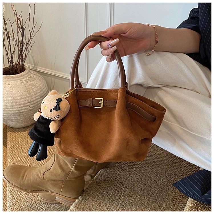 Ретро матовая женская сумка кроссбоди - издание Осень/Зима 2025: Сумка с цветовыми блоками, универсальная и высококлассная