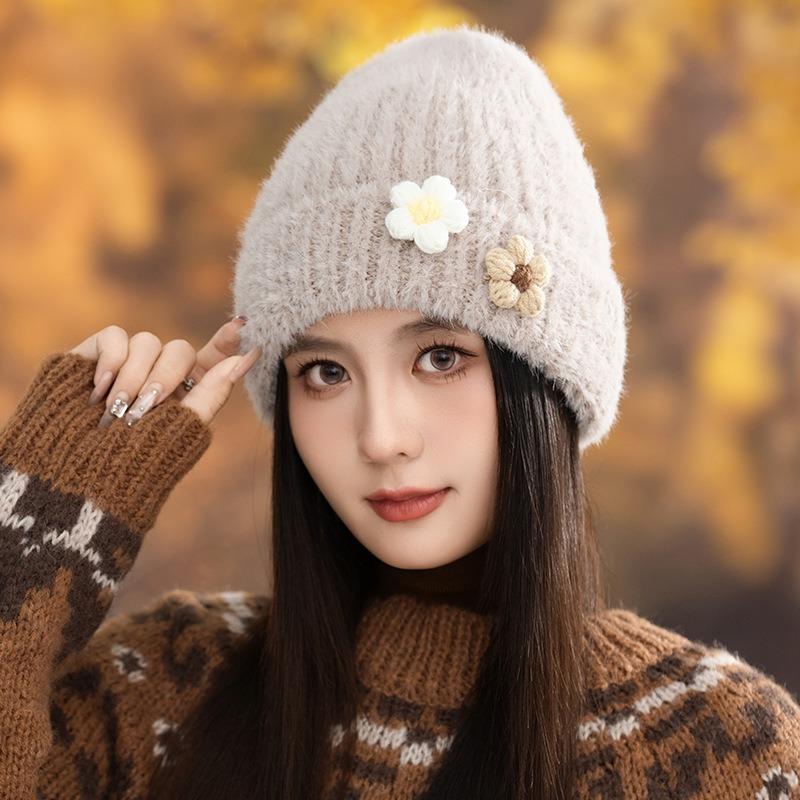 Autumn and Winter Wool Hat Women's Versatile Warm Wool Knitted Hat Cute Flower Ear Protection Pullover Hat