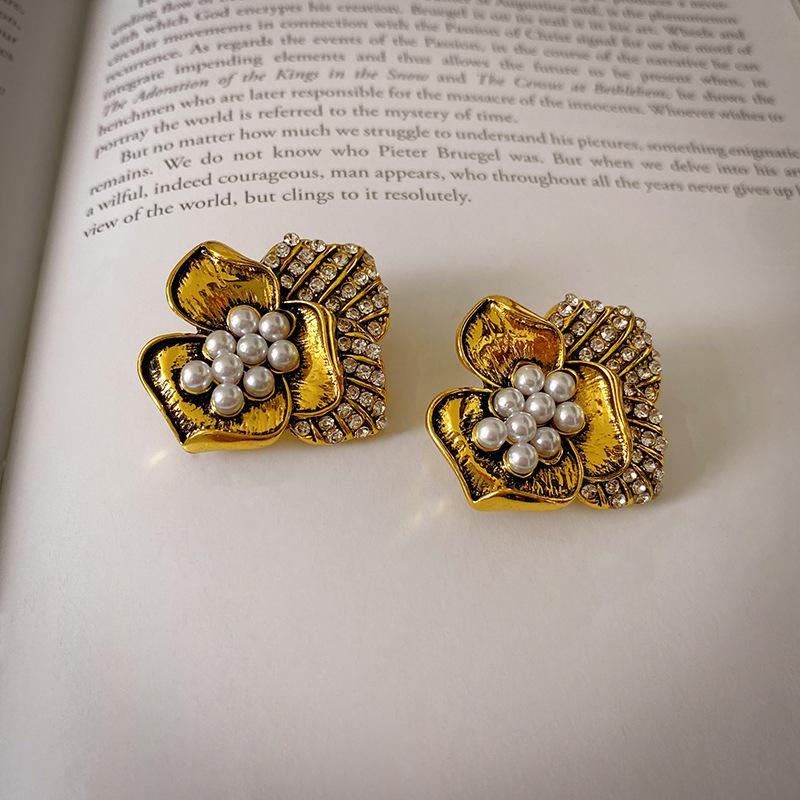 Vintage French-Style Silver Needle Earrings - Women's Elegant Studs with Retro Court Charm