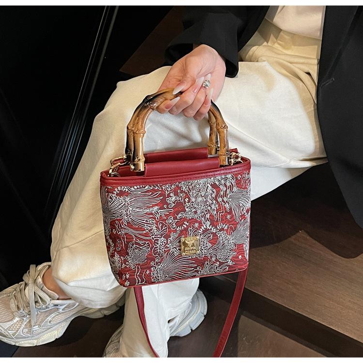 Chinese Vegetable Basket Bag New Light Luxury Niche High-end Sense Portable Bucket Bag Commuter Messenger Bag