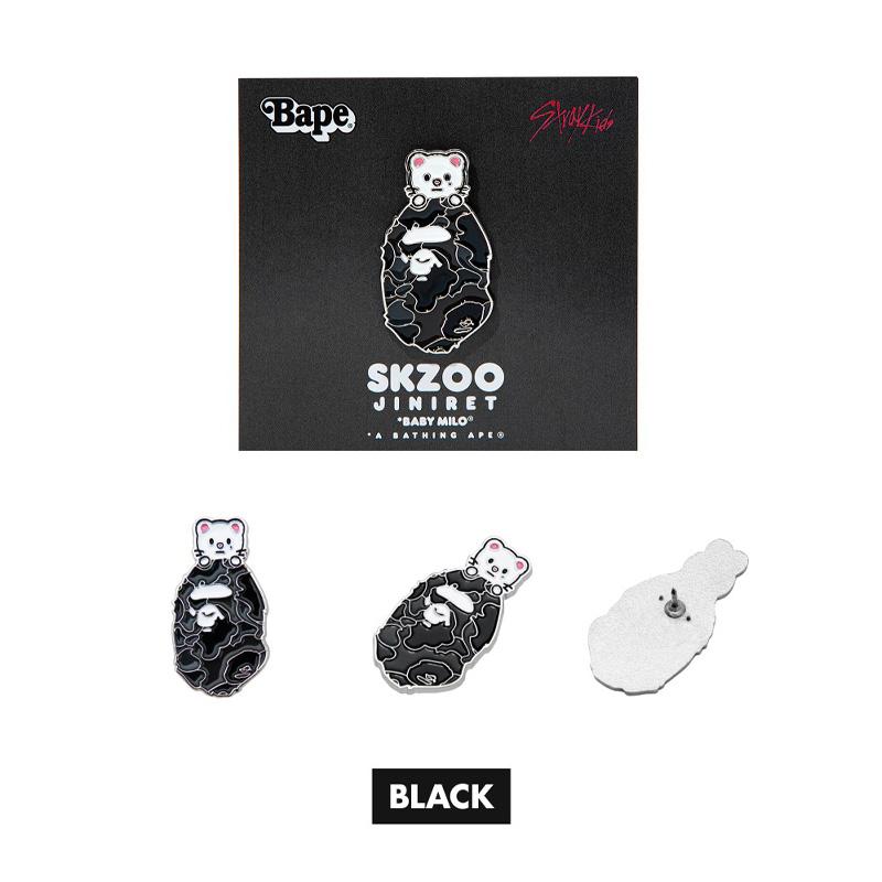 

[ПРЕДЗАКАЗ] STRAY KIDS × BAPE – МЕТАЛЛИЧЕСКИЙ ЗНАЧОК (8 типов) BLACK