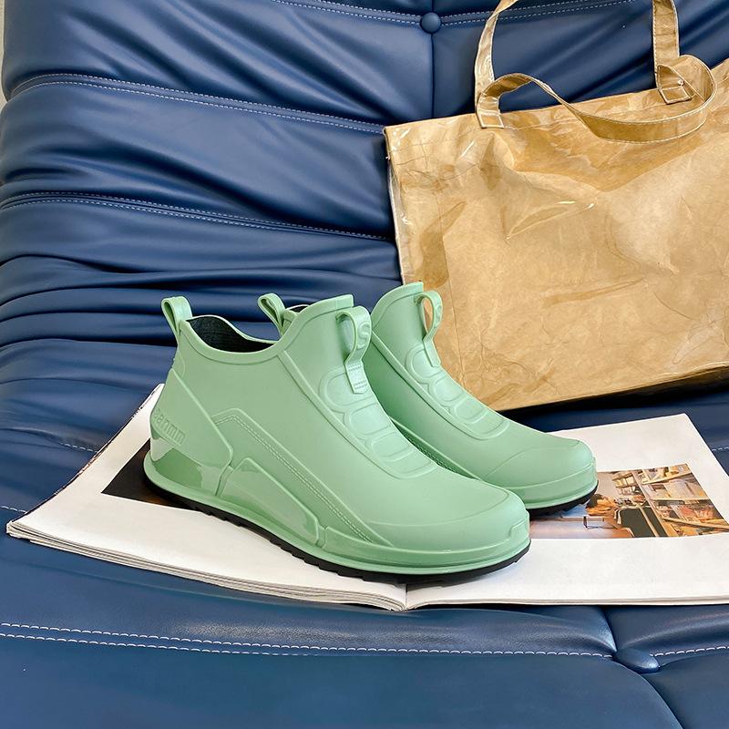 Fashion Rain Boots, Lightweight Waterproof and Non-slip Rubber Shoes for Women's New Simple and Lightweight Rain and Water Shoes for Women