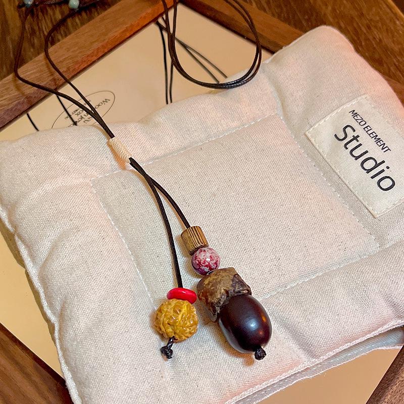 Retro Chinese Tassel Necklace: Unique Ethnic Style Women's High-End Clavicle Chain.