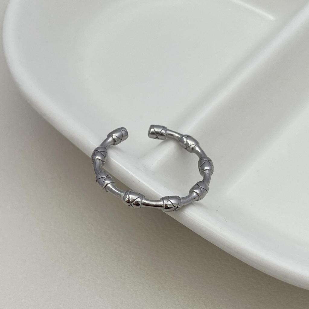 Retro Influencer Style Bamboo Texture Cross Woven Open Ring - Simple, High-End Intellectual Appeal for Women