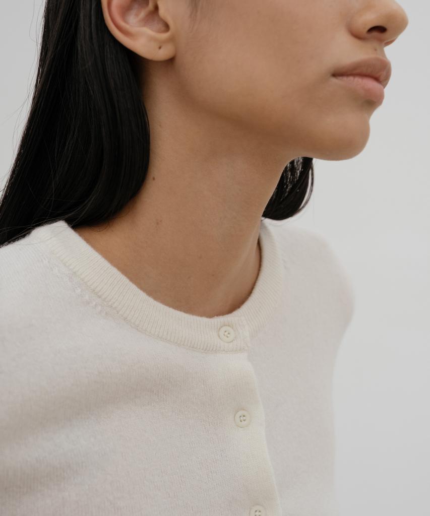 DENOAH Diso Round Cardigan (Ivory)