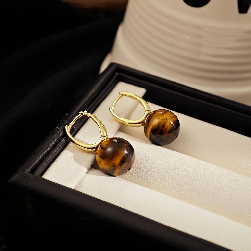 Elegant High-End Tiger Eye Stone Earrings: Retro Hong Kong Style Maillard Gradient with Ear Hooks – Autumn/Winter Luxury for Women